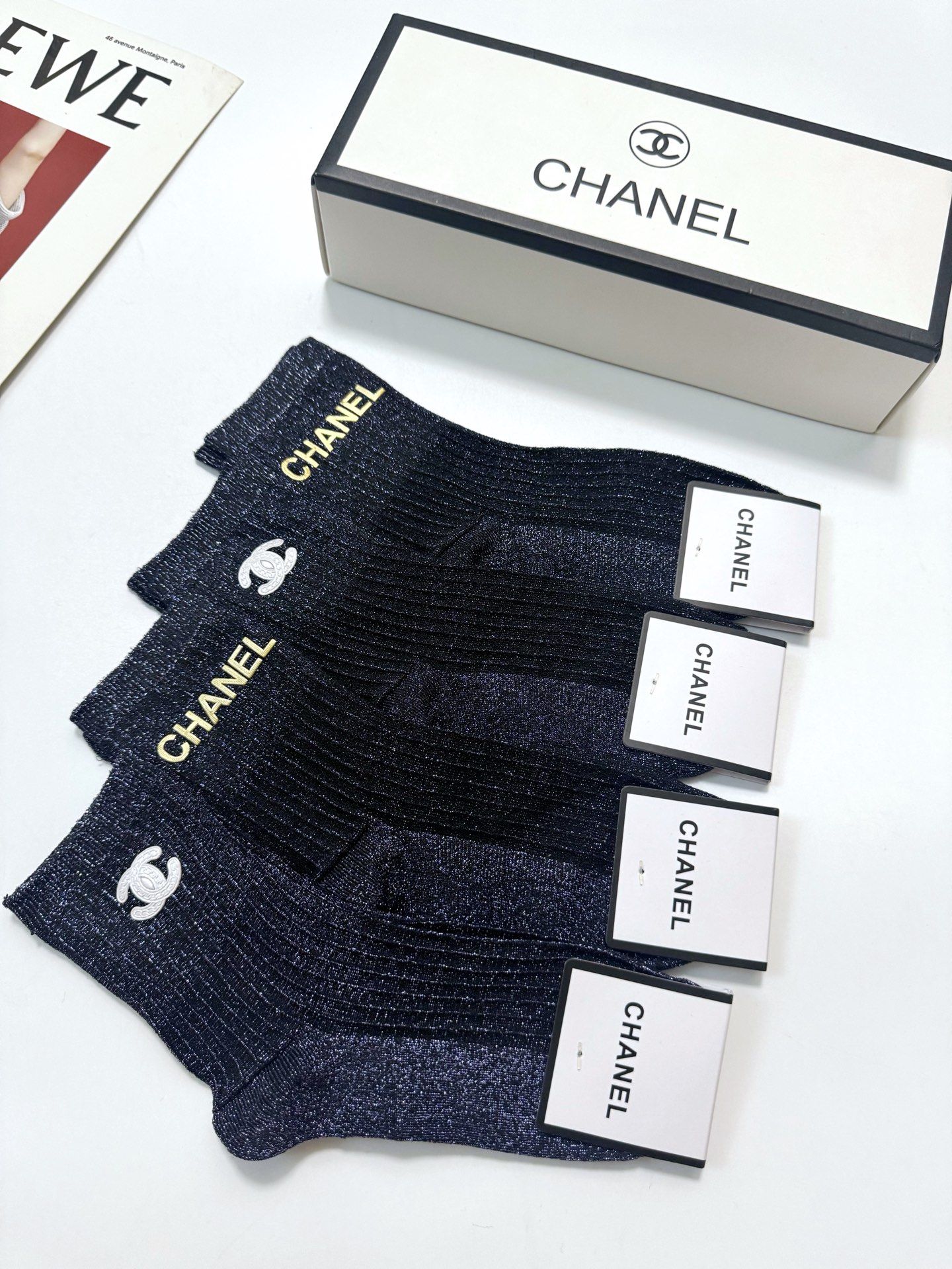 配包装 🌟【一盒4双】 🌟 Chanel 香奈儿 经典字母logo金银丝混纺中筒袜 🌟经典配色个性时尚 🌟ins爆款 配包装 🌟【一盒4双】 🌟 Chanel 香奈儿 经典字母logo金银丝混纺中筒袜 🌟经典配色个性时尚 🌟ins爆款