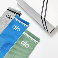 配包装 🌟【一盒3双】 🌟 alo 经典字母logo 纯棉中筒袜 ,ins超火爆小腿短袜,纯棉面料,潮人必备 ,经 配包装 🌟【一盒3双】 🌟 alo 经典字母logo 纯棉中筒袜 ,ins超火爆小腿短袜,纯棉面料,潮人必备 ,经