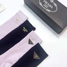 配包装 🌟【一盒4双】 🌟Prada 普拉达 经典字母logo 超薄透气中筒袜 ,ins超火爆空调袜,潮人必备 ,经典 配包装 🌟【一盒4双】 🌟Prada 普拉达 经典字母logo 超薄透气中筒袜 ,ins超火爆空调袜,潮人必备 ,经典