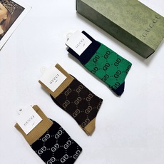 配包装 🌟【一盒3双】 🌟Gucci 古琦 经典字母 logo 纯棉 中筒袜 !超级软糯亲肤! 🌟ins爆款!专柜在售 配包装 🌟【一盒3双】 🌟Gucci 古琦 经典字母 logo 纯棉 中筒袜 !超级软糯亲肤! 🌟ins爆款!专柜在售