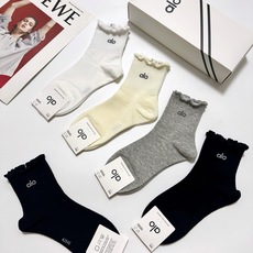 配包装 🌟【一盒5 双】 🌟alo 经典字母logo纯棉短袜 中筒袜 , 男女同款,ins超火爆红人同款,精美纯棉 配包装 🌟【一盒5 双】 🌟alo 经典字母logo纯棉短袜 中筒袜 , 男女同款,ins超火爆红人同款,精美纯棉