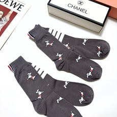 配包装 🌟【一盒2 双】 🌟Thom Browne 汤姆·布朗 经典腊肠犬logo 纯棉中筒袜 ,纯棉面料,潮人必备 配包装 🌟【一盒2 双】 🌟Thom Browne 汤姆·布朗 经典腊肠犬logo 纯棉中筒袜 ,纯棉面料,潮人必备