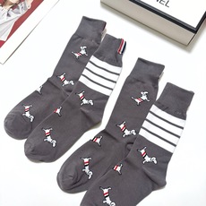 配包装 🌟【一盒2 双】 🌟Thom Browne 汤姆·布朗 经典腊肠犬logo 纯棉中筒袜 ,纯棉面料,潮人必备 配包装 🌟【一盒2 双】 🌟Thom Browne 汤姆·布朗 经典腊肠犬logo 纯棉中筒袜 ,纯棉面料,潮人必备