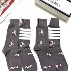 配包装 🌟【一盒2 双】 🌟Thom Browne 汤姆·布朗 经典腊肠犬logo 纯棉中筒袜 ,纯棉面料,潮人必备 配包装 🌟【一盒2 双】 🌟Thom Browne 汤姆·布朗 经典腊肠犬logo 纯棉中筒袜 ,纯棉面料,潮人必备