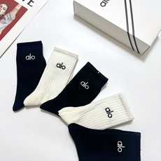配包装 🌟【一盒5 双】 🌟alo 经典刺绣字母logo 纯棉中筒袜 ,ins超火爆小腿袜,纯棉面料,潮人必备 , 配包装 🌟【一盒5 双】 🌟alo 经典刺绣字母logo 纯棉中筒袜 ,ins超火爆小腿袜,纯棉面料,潮人必备 ,