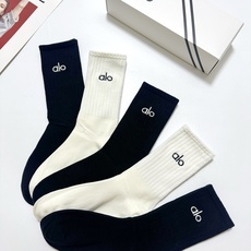 配包装 🌟【一盒5 双】 🌟alo 经典刺绣字母logo 纯棉中筒袜 ,ins超火爆小腿袜,纯棉面料,潮人必备 , 配包装 🌟【一盒5 双】 🌟alo 经典刺绣字母logo 纯棉中筒袜 ,ins超火爆小腿袜,纯棉面料,潮人必备 ,