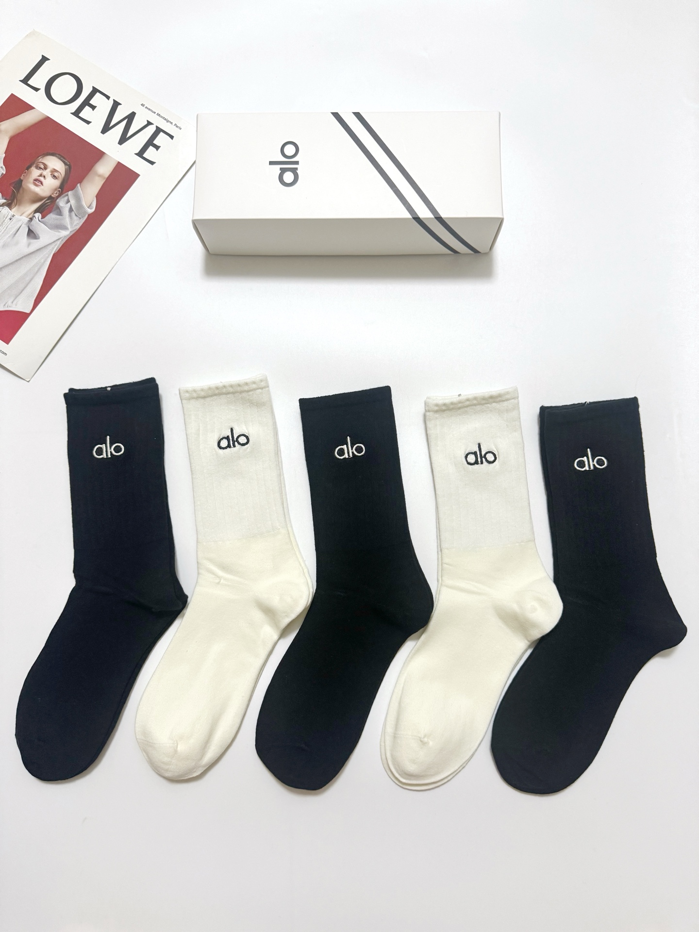 配包装 🌟【一盒5 双】 🌟alo 经典刺绣字母logo 纯棉中筒袜 ,ins超火爆小腿袜,纯棉面料,潮人必备 , 配包装 🌟【一盒5 双】 🌟alo 经典刺绣字母logo 纯棉中筒袜 ,ins超火爆小腿袜,纯棉面料,潮人必备 ,