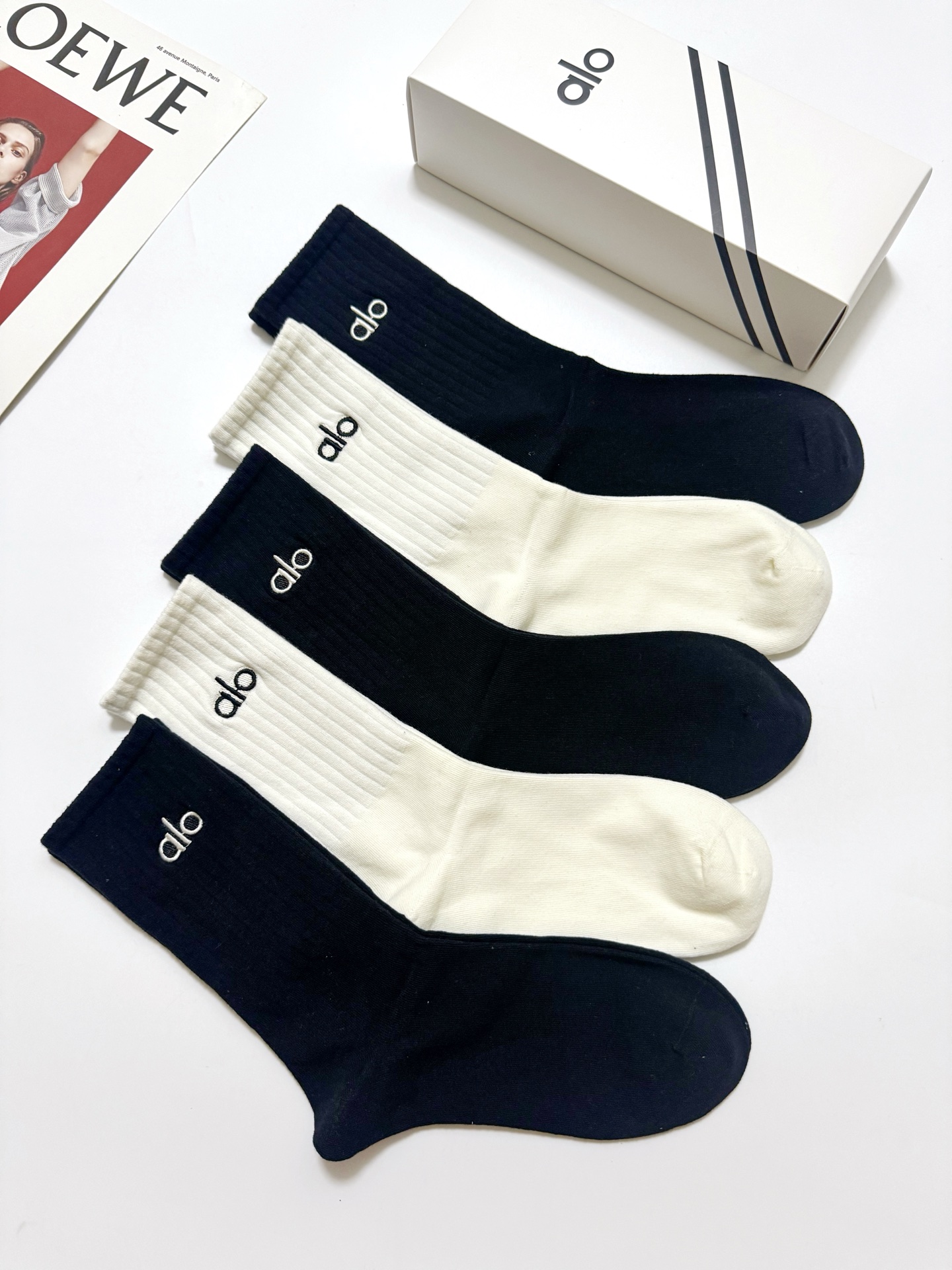 配包装 🌟【一盒5 双】 🌟alo 经典刺绣字母logo 纯棉中筒袜 ,ins超火爆小腿袜,纯棉面料,潮人必备 , 配包装 🌟【一盒5 双】 🌟alo 经典刺绣字母logo 纯棉中筒袜 ,ins超火爆小腿袜,纯棉面料,潮人必备 ,
