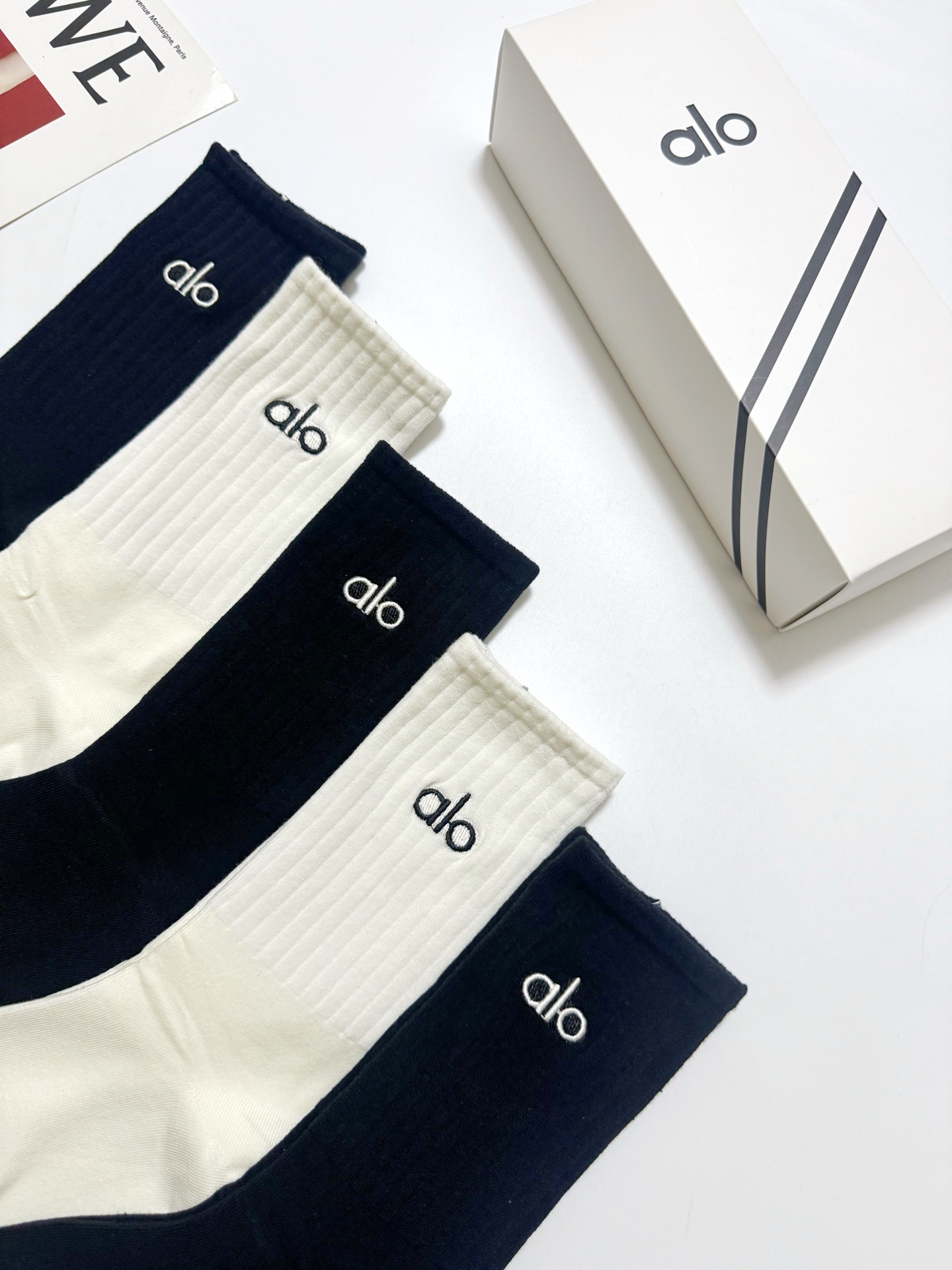 配包装 🌟【一盒5 双】 🌟alo 经典刺绣字母logo 纯棉中筒袜 ,ins超火爆小腿袜,纯棉面料,潮人必备 , 配包装 🌟【一盒5 双】 🌟alo 经典刺绣字母logo 纯棉中筒袜 ,ins超火爆小腿袜,纯棉面料,潮人必备 ,