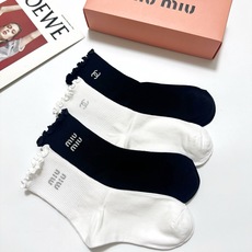 配包装 🌟【一盒4双】 🌟Chanel 香奈儿 /miumiu 缪缪 经典字母logo 木耳边纯棉中筒袜 经典纯色 🌟i 配包装 🌟【一盒4双】 🌟Chanel 香奈儿 /miumiu 缪缪 经典字母logo 木耳边纯棉中筒袜 经典纯色 🌟i