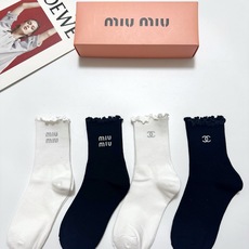 配包装 🌟【一盒4双】 🌟Chanel 香奈儿 /miumiu 缪缪 经典字母logo 木耳边纯棉中筒袜 经典纯色 🌟i 配包装 🌟【一盒4双】 🌟Chanel 香奈儿 /miumiu 缪缪 经典字母logo 木耳边纯棉中筒袜 经典纯色 🌟i