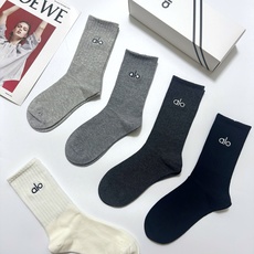 配包装 🌟【一盒5 双】 🌟alo 经典刺绣字母logo 纯棉中筒袜 ,ins超火爆小腿袜,纯棉面料,潮人必备 , 配包装 🌟【一盒5 双】 🌟alo 经典刺绣字母logo 纯棉中筒袜 ,ins超火爆小腿袜,纯棉面料,潮人必备 ,
