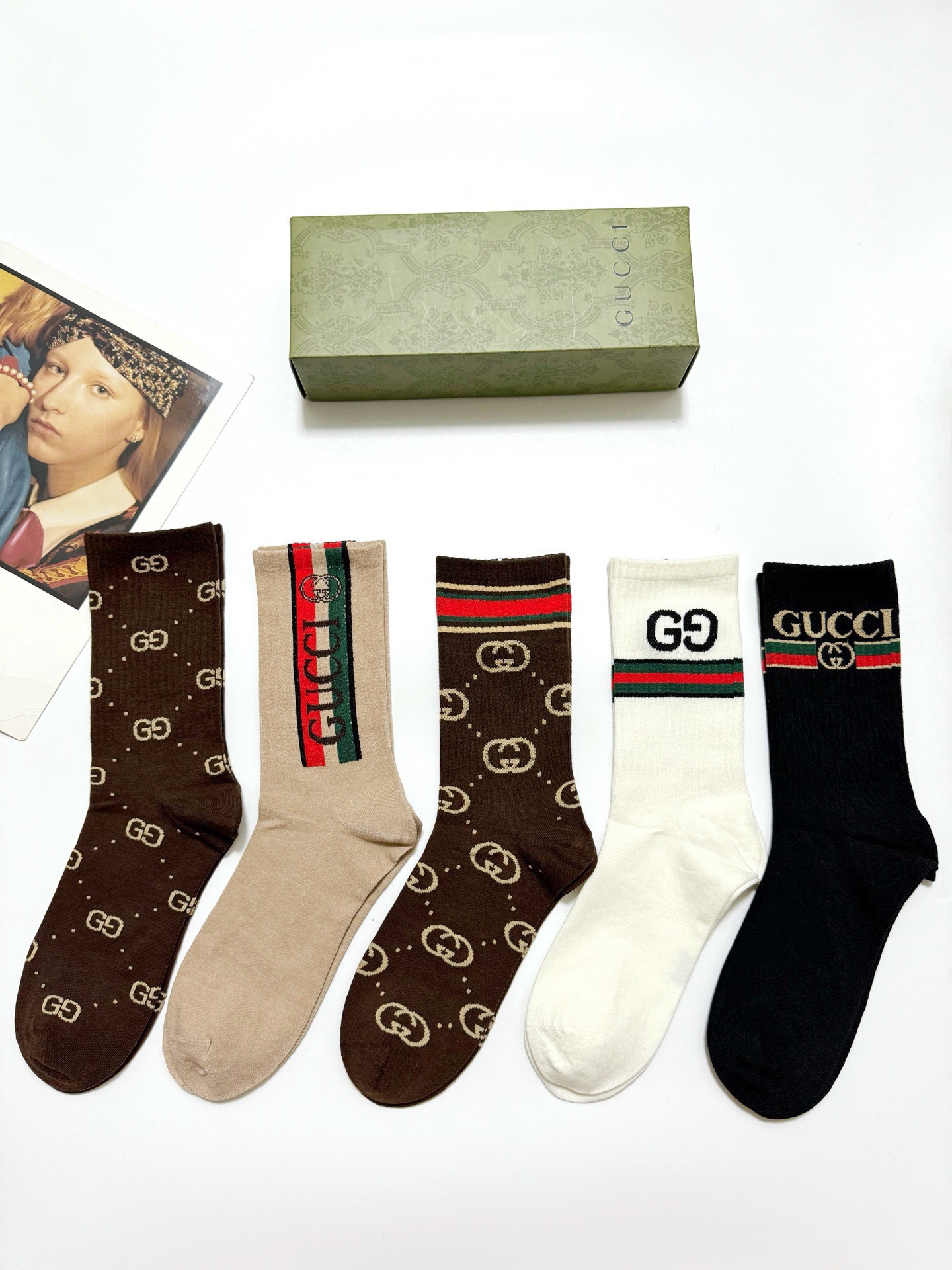 配包装 🌟【一盒5 双】  🌟Gucci 古琦 经典字母logo 纯棉中筒袜   ，ins超火爆配色 ，纯棉面料，潮人必