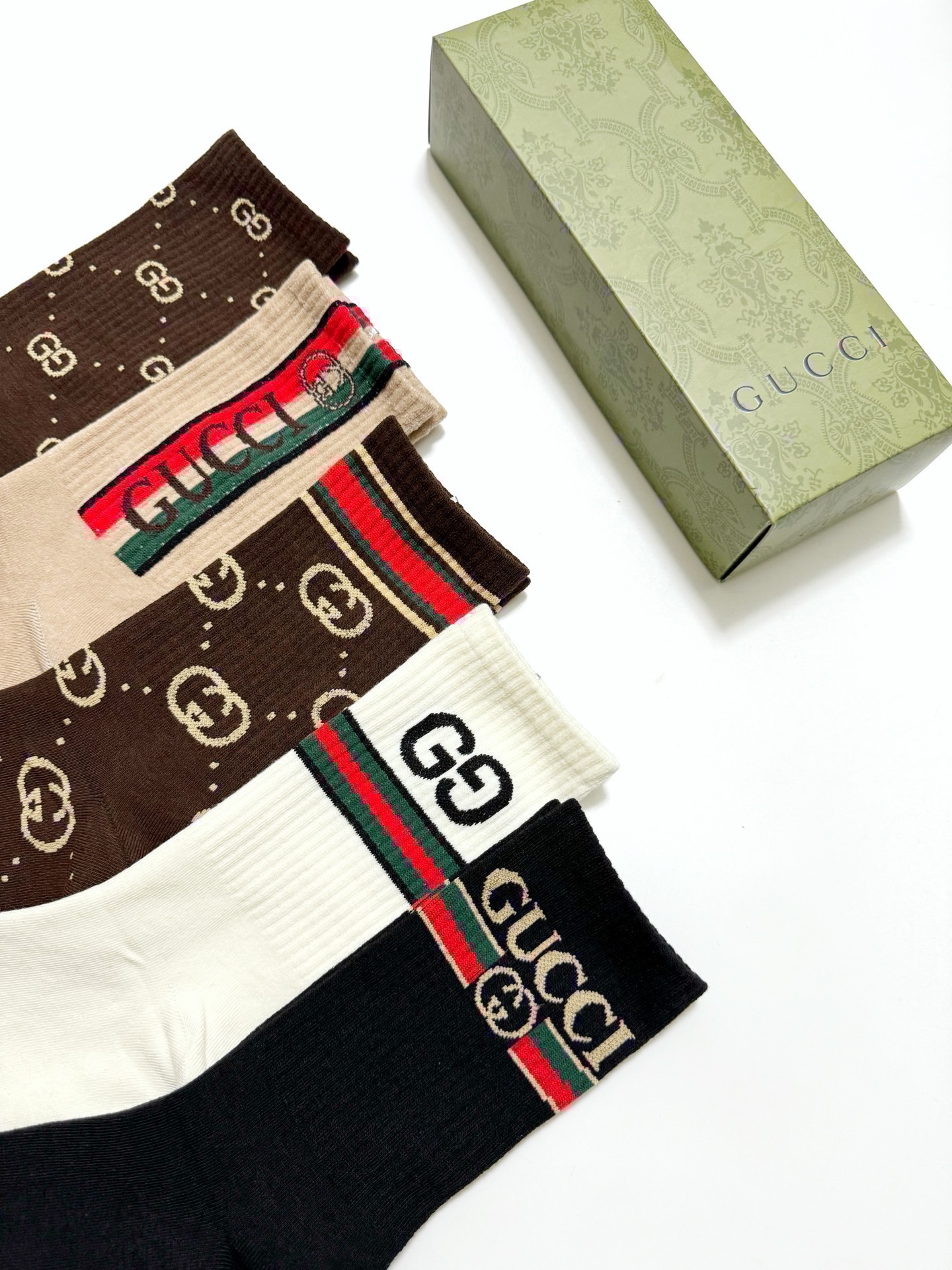 配包装 🌟【一盒5 双】  🌟Gucci 古琦 经典字母logo 纯棉中筒袜   ，ins超火爆配色 ，纯棉面料，潮人必
