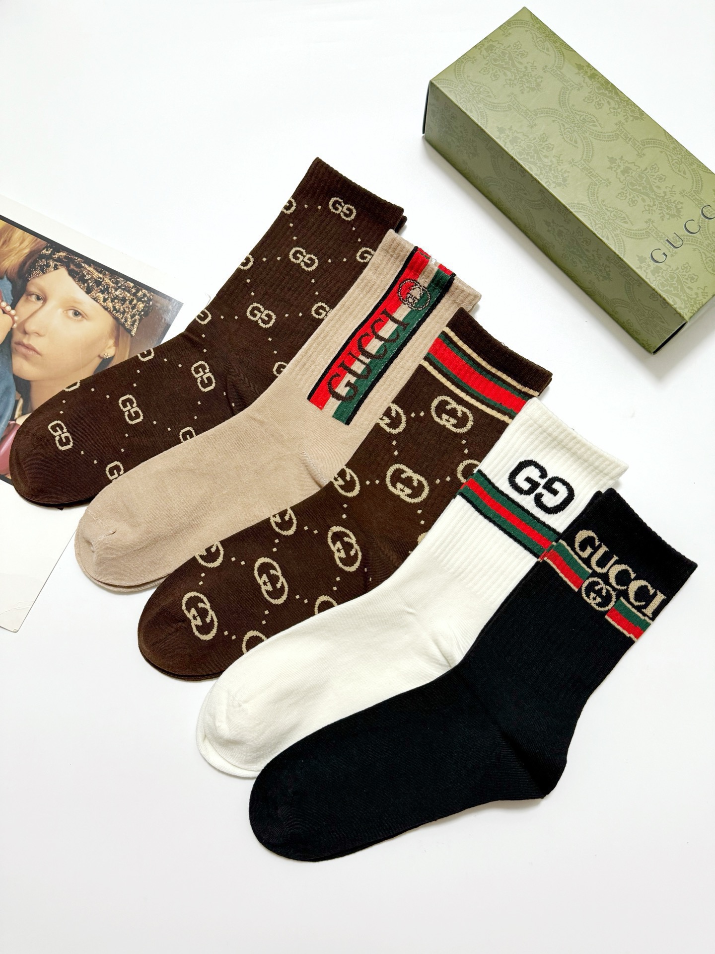 配包装 🌟【一盒5 双】  🌟Gucci 古琦 经典字母logo 纯棉中筒袜   ，ins超火爆配色 ，纯棉面料，潮人必