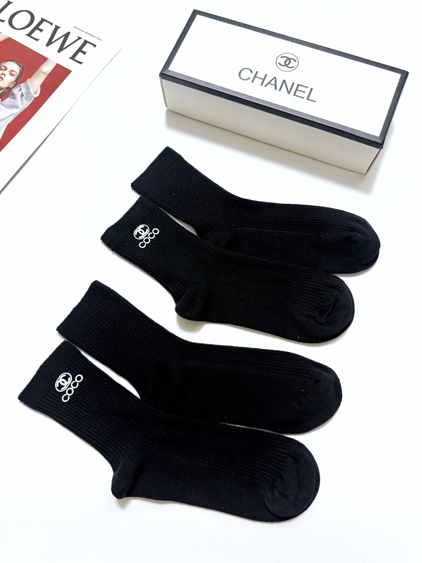 配包装 🌟【一盒2双】 🌟Chanel 香奈儿 经典字母logo 中筒袜，纯棉竖纹堆堆袜  🌟ins爆款！专柜在售ing