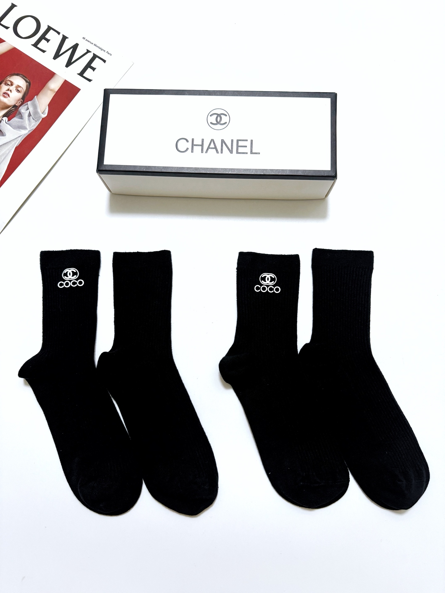 配包装 🌟【一盒2双】 🌟Chanel 香奈儿 经典字母logo 中筒袜，纯棉竖纹堆堆袜  🌟ins爆款！专柜在售ing