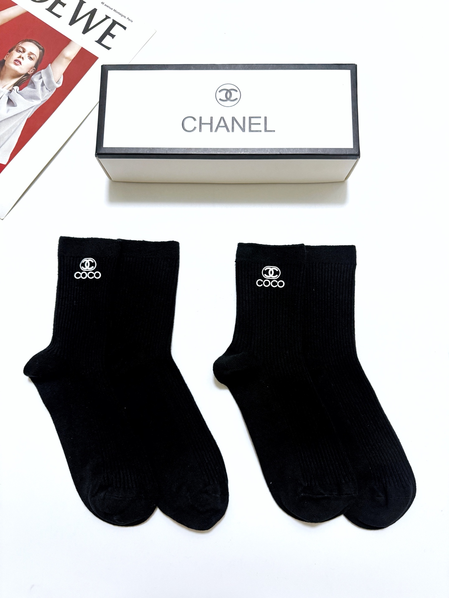 配包装 🌟【一盒2双】 🌟Chanel 香奈儿 经典字母logo 中筒袜，纯棉竖纹堆堆袜  🌟ins爆款！专柜在售ing