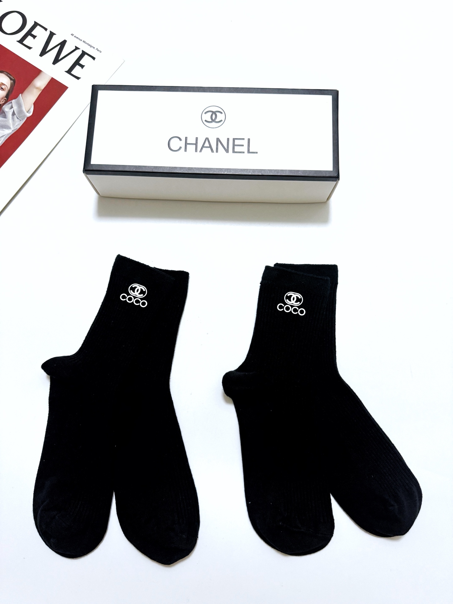 配包装 🌟【一盒2双】 🌟Chanel 香奈儿 经典字母logo 中筒袜，纯棉竖纹堆堆袜  🌟ins爆款！专柜在售ing