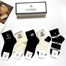 配包装 🌟【一盒5 双】 🌟Chanel 香奈儿 经典字母 logo短袜 !纯棉面料软糯亲肤! 🌟ins爆款!专柜在售 配包装 🌟【一盒5 双】 🌟Chanel 香奈儿 经典字母 logo短袜 !纯棉面料软糯亲肤! 🌟ins爆款!专柜在售