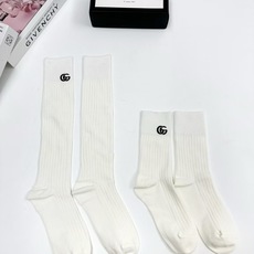 配包装 🌟【一盒2双】 🌟Gucci 古琦 经典字母logo ins超火爆小腿袜中筒袜,纯棉面料,潮人必备 ,经典个性 配包装 🌟【一盒2双】 🌟Gucci 古琦 经典字母logo ins超火爆小腿袜中筒袜,纯棉面料,潮人必备 ,经典个性
