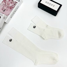 配包装 🌟【一盒2双】 🌟Gucci 古琦 经典字母logo ins超火爆小腿袜中筒袜,纯棉面料,潮人必备 ,经典个性 配包装 🌟【一盒2双】 🌟Gucci 古琦 经典字母logo ins超火爆小腿袜中筒袜,纯棉面料,潮人必备 ,经典个性