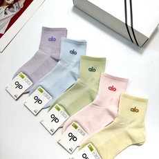 配包装 🌟【一盒5 双】 🌟alo 经典字母logo纯棉短袜 中筒袜 ,ins超火爆红人同款,精美纯棉 面料,潮人必备 配包装 🌟【一盒5 双】 🌟alo 经典字母logo纯棉短袜 中筒袜 ,ins超火爆红人同款,精美纯棉 面料,潮人必备