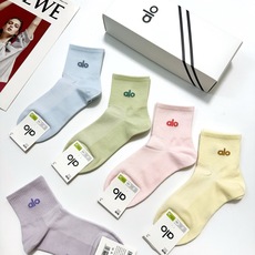 配包装 🌟【一盒5 双】 🌟alo 经典字母logo纯棉短袜 中筒袜 ,ins超火爆红人同款,精美纯棉 面料,潮人必备 配包装 🌟【一盒5 双】 🌟alo 经典字母logo纯棉短袜 中筒袜 ,ins超火爆红人同款,精美纯棉 面料,潮人必备