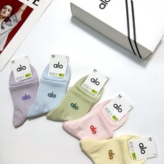 配包装 🌟【一盒5 双】 🌟alo 经典字母logo纯棉短袜 中筒袜 ,ins超火爆红人同款,精美纯棉 面料,潮人必备 配包装 🌟【一盒5 双】 🌟alo 经典字母logo纯棉短袜 中筒袜 ,ins超火爆红人同款,精美纯棉 面料,潮人必备