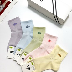 配包装 🌟【一盒5 双】 🌟alo 经典字母logo纯棉短袜 中筒袜 ,ins超火爆红人同款,精美纯棉 面料,潮人必备 配包装 🌟【一盒5 双】 🌟alo 经典字母logo纯棉短袜 中筒袜 ,ins超火爆红人同款,精美纯棉 面料,潮人必备