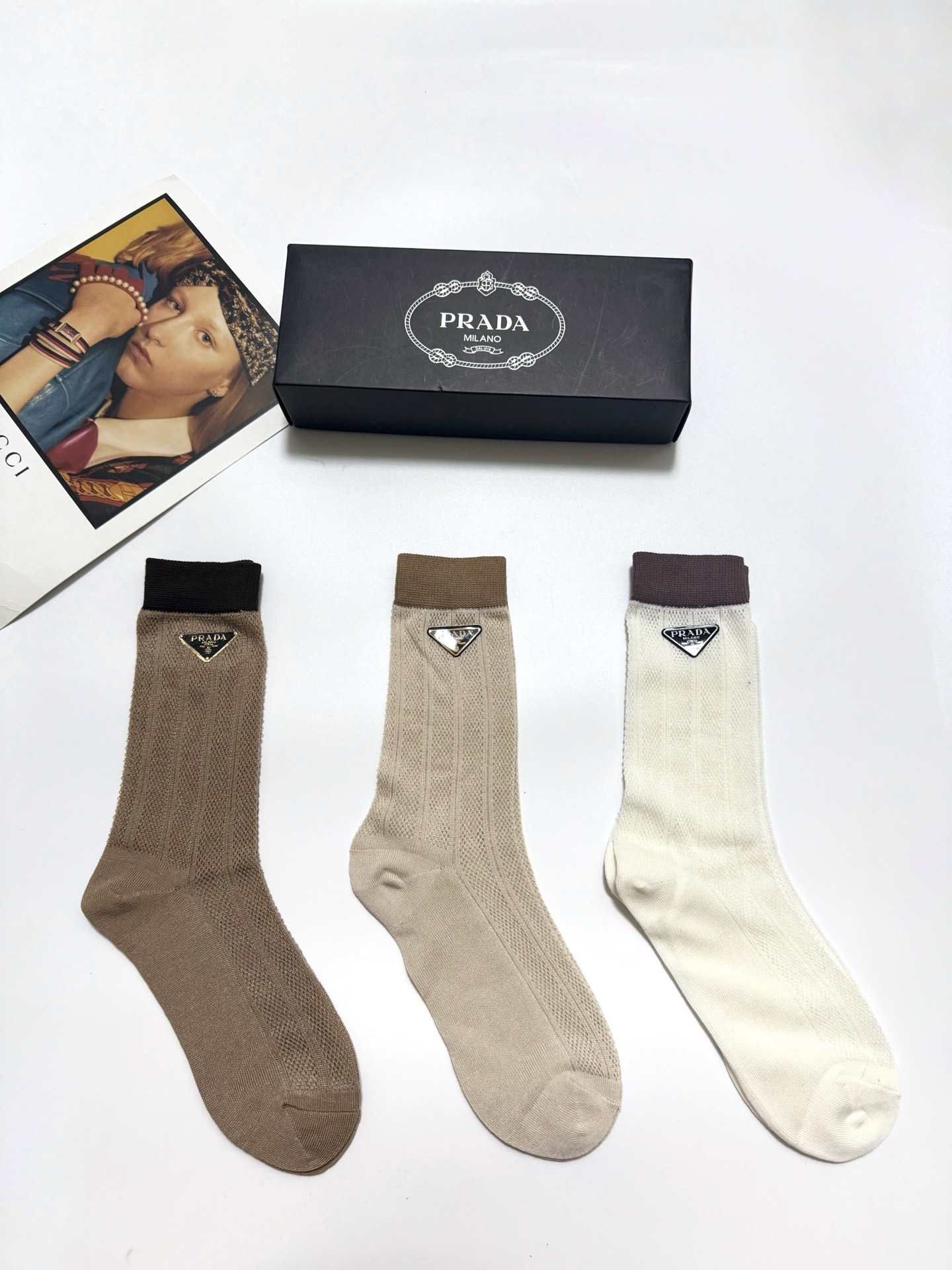 配包装 🌟【一盒3 双】 🌟Prada 普拉达经典字母logo 纯棉中筒空调袜 小腿袜  🌟ins爆款！专柜在售ing 
