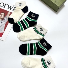 配包装 🌟【一盒5双】 🌟Gucci 古琦 爆款纯棉中筒袜,韩系条纹➕超百搭大火配色🔥超完美结合,款式经典,专柜同步发售 配包装 🌟【一盒5双】 🌟Gucci 古琦 爆款纯棉中筒袜,韩系条纹➕超百搭大火配色🔥超完美结合,款式经典,专柜同步发售