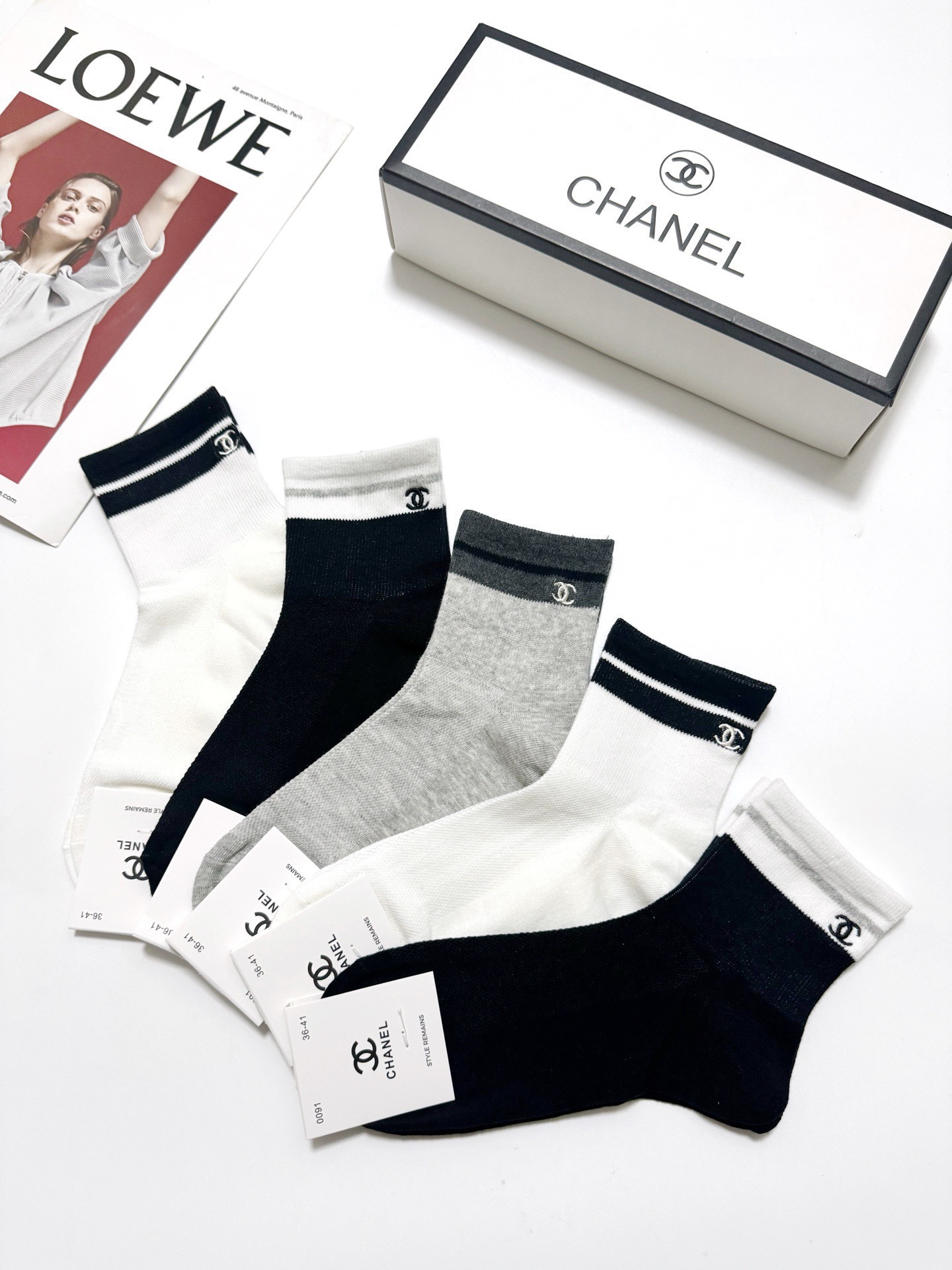 配包装 🌟【一盒5 双】  🌟Chanel 香奈儿 经典刺绣字母logo 纯棉 中筒袜   ，软糯亲肤，ins超火爆配色
