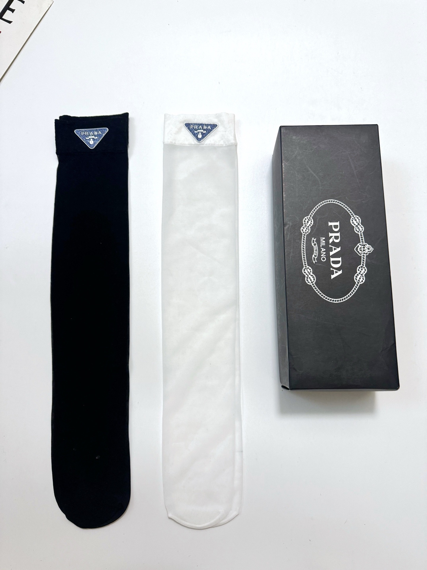 配包装 🌟【一盒2 双】 🌟Prada 普拉达 经典字母logo中筒丝袜 小腿袜  🌟ins爆款！专柜在售ing 🌟好看