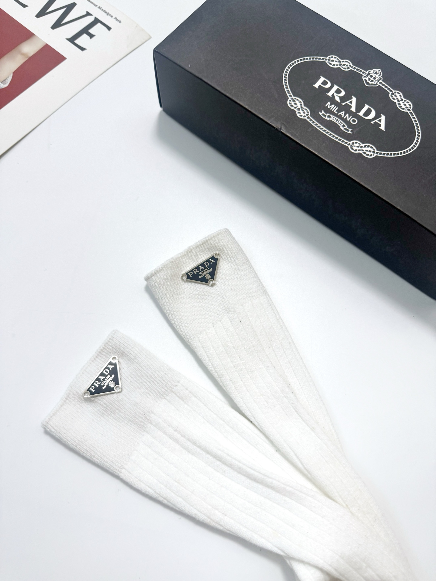 配包装 🌟【一盒一双】 🌟 Prada 普拉达 爆款经典三角标 字母 长筒袜 小腿袜🔥双针针织材质，超完美结合，款式经典