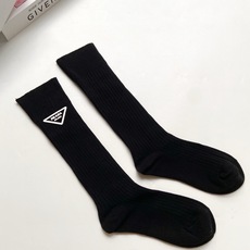 配包装 🌟【一盒一双】 🌟Prada 普拉达 经典字母logo 纯棉 小腿袜 双针针织工艺. 🌟ins爆款!专柜在售in 配包装 🌟【一盒一双】 🌟Prada 普拉达 经典字母logo 纯棉 小腿袜 双针针织工艺. 🌟ins爆款!专柜在售in