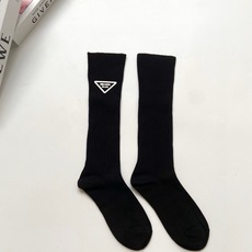 配包装 🌟【一盒一双】 🌟Prada 普拉达 经典字母logo 纯棉 小腿袜 双针针织工艺. 🌟ins爆款!专柜在售in 配包装 🌟【一盒一双】 🌟Prada 普拉达 经典字母logo 纯棉 小腿袜 双针针织工艺. 🌟ins爆款!专柜在售in
