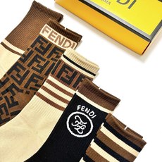 配包装 🌟【一盒5 双】 🌟Fendi 芬迪 经典字母logo 纯棉中筒袜 ,ins超火爆中筒袜 纯棉小腿袜,纯棉 配包装 🌟【一盒5 双】 🌟Fendi 芬迪 经典字母logo 纯棉中筒袜 ,ins超火爆中筒袜 纯棉小腿袜,纯棉