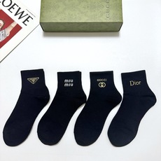 配包装 🌟【一盒4双】 🌟Gucci/Prada/miumiu/dior 欧美大牌 经典纯色 字母logo 纯棉短筒袜 配包装 🌟【一盒4双】 🌟Gucci/Prada/miumiu/dior 欧美大牌 经典纯色 字母logo 纯棉短筒袜