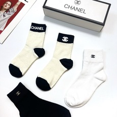 配包装 🌟【一盒4 双】 🌟Chanel 香奈儿 经典纯色 字母logo 纯棉中筒袜 🌟ins爆款!专柜在售ing 🌟 配包装 🌟【一盒4 双】 🌟Chanel 香奈儿 经典纯色 字母logo 纯棉中筒袜 🌟ins爆款!专柜在售ing 🌟