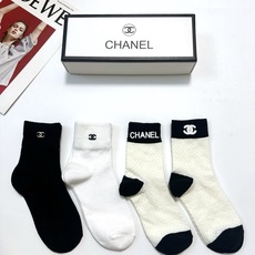 配包装 🌟【一盒4 双】 🌟Chanel 香奈儿 经典纯色 字母logo 纯棉中筒袜 🌟ins爆款!专柜在售ing 🌟 配包装 🌟【一盒4 双】 🌟Chanel 香奈儿 经典纯色 字母logo 纯棉中筒袜 🌟ins爆款!专柜在售ing 🌟