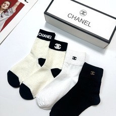 配包装 🌟【一盒4 双】 🌟Chanel 香奈儿 经典纯色 字母logo 纯棉中筒袜 🌟ins爆款!专柜在售ing 🌟 配包装 🌟【一盒4 双】 🌟Chanel 香奈儿 经典纯色 字母logo 纯棉中筒袜 🌟ins爆款!专柜在售ing 🌟