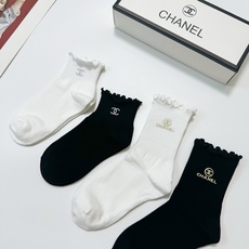 配包装 🌟【一盒4 双】 🌟Chanel 香奈儿 经典字母logo 透气纯棉花边短筒袜 ,ins超火爆红人同款,精美 配包装 🌟【一盒4 双】 🌟Chanel 香奈儿 经典字母logo 透气纯棉花边短筒袜 ,ins超火爆红人同款,精美