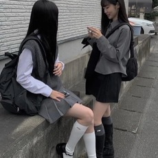 配包装 🌟【一盒2双】 🌟 miumiu 缪缪 经典字母 长筒袜 短筒袜🔥双针针织材质,超完美结合,款式经典,专柜同步发 配包装 🌟【一盒2双】 🌟 miumiu 缪缪 经典字母 长筒袜 短筒袜🔥双针针织材质,超完美结合,款式经典,专柜同步发