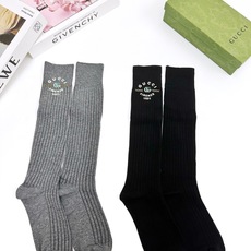 配包装 🌟【一盒一双】 🌟Gucci 古琦 经典字母logo纯棉长筒袜 小腿袜 🌟重工装饰个性时尚 🌟ins爆款!专 配包装 🌟【一盒一双】 🌟Gucci 古琦 经典字母logo纯棉长筒袜 小腿袜 🌟重工装饰个性时尚 🌟ins爆款!专