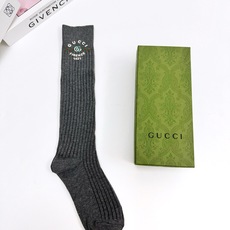 配包装 🌟【一盒一双】 🌟Gucci 古琦 经典字母logo纯棉长筒袜 小腿袜 🌟重工装饰个性时尚 🌟ins爆款!专 配包装 🌟【一盒一双】 🌟Gucci 古琦 经典字母logo纯棉长筒袜 小腿袜 🌟重工装饰个性时尚 🌟ins爆款!专