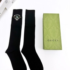 配包装 🌟【一盒一双】 🌟Gucci 古琦 经典字母logo纯棉长筒袜 小腿袜 🌟重工装饰个性时尚 🌟ins爆款!专 配包装 🌟【一盒一双】 🌟Gucci 古琦 经典字母logo纯棉长筒袜 小腿袜 🌟重工装饰个性时尚 🌟ins爆款!专