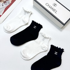 配包装 🌟【一盒4 双】 🌟Chanel 香奈儿 经典字母logo 透气纯棉花边短筒袜 ,ins超火爆红人同款,精美 配包装 🌟【一盒4 双】 🌟Chanel 香奈儿 经典字母logo 透气纯棉花边短筒袜 ,ins超火爆红人同款,精美