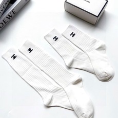 配包装 🌟【一盒2双】 🌟Chanel 香奈儿 经典字母logo纯棉长筒袜 小腿袜 🌟重工装饰个性时尚 🌟ins爆款! 配包装 🌟【一盒2双】 🌟Chanel 香奈儿 经典字母logo纯棉长筒袜 小腿袜 🌟重工装饰个性时尚 🌟ins爆款!