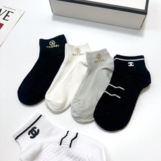 配包装 🌟【一盒5双】 🌟Chanel 香奈儿 经典字母logo 纯棉短筒袜 ,ins超火爆 纯棉面料,潮人必备 配包装 🌟【一盒5双】 🌟Chanel 香奈儿 经典字母logo 纯棉短筒袜 ,ins超火爆 纯棉面料,潮人必备